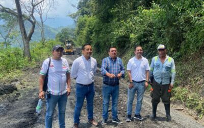 ENTREGA DE MAQUINARIA EN SAN PABLO DE BORBUR PARA EL MANTENIMIENTO VIAL