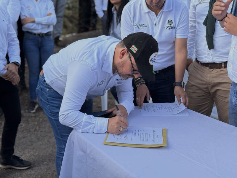 🛤️ Inicia una obra que conectará progreso: pavimentación del tramo Ráquira – La Candelaria
